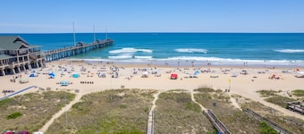 Busy Being Fabulous:Oceanfront, private pool, hot tub, rec & theater room, elevator