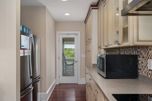 SH455: Hotel California | TL Kitchen Area