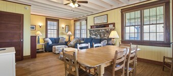 Nags Head 225:Historic oceanfront, sandy path to the beach, comfy & cozy