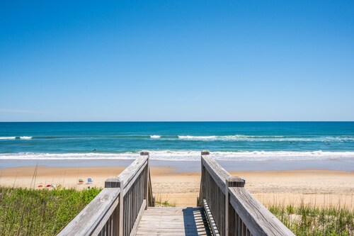 Celestial Shore-Oceanfront, pool, hot tub, elevator, rec room & dog friendly!