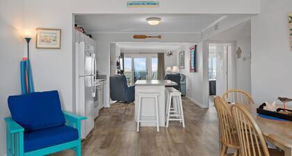Pooh's Corner: Oceanfront condo & Patio, steps to the beach, dog friendly!