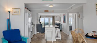 Pooh's Corner: Oceanfront condo & Patio, steps to the beach, dog friendly!