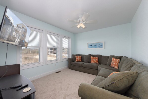NH380: Pelican View | ML Den