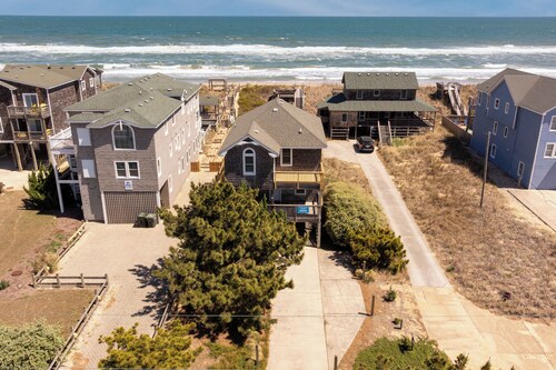 Sea Rest: Oceanfront, private walkway to beach, hot tub, YMCA access.