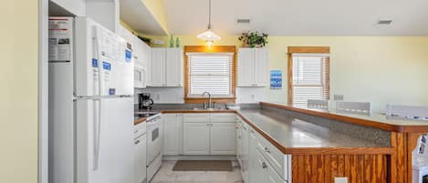 Coffee/tea maker, fridge, microwave, oven