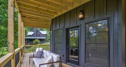 Newly built dog-friendly riverfront home with grill, river views, foosball table