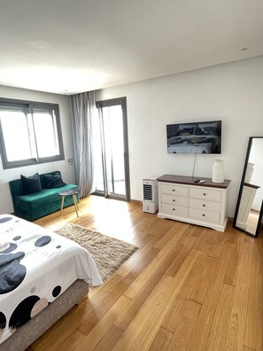 2 bedrooms, in-room safe, iron/ironing board, WiFi - Luxury Flat Front Beach (Casablanca)