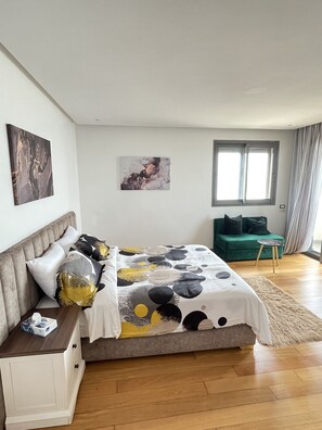 2 bedrooms, in-room safe, iron/ironing board, WiFi