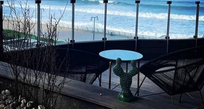 Luxury Flat Front Beach