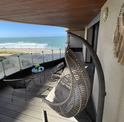 Luxury Flat Front Beach