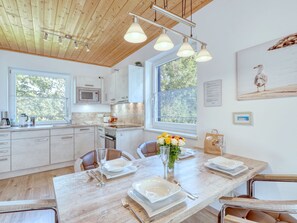 Kjøleskap, mikrobølgeovn, ovn og oppvaskmaskin