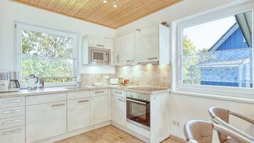 KĂŒhlschrank, Mikrowelle, Ofen, GeschirrspĂŒler