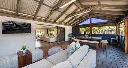 Waterfall Gully Retreat with Gas heated Pool