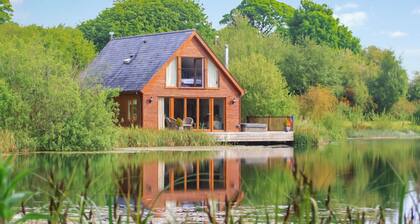 Stunning lodge built over the edge of the lake.