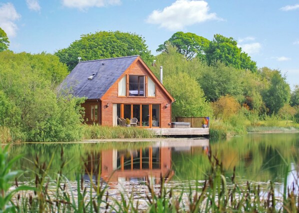 Exterior - Stunning lodge built over the edge of the lake. (Anglesey)