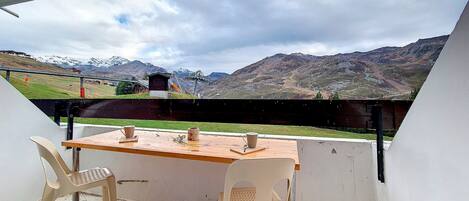 屋外ダイニングエリア