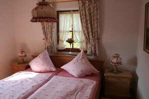 1 bedroom, bed sheets