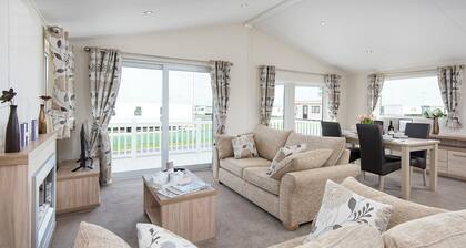 2 bedroom accommodation in Cresswell beach