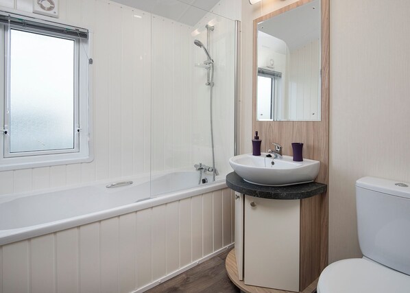Bathroom - 1 bedroom accommodation in Cresswell beach (Cresswell beach)