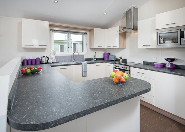 Fridge, oven, stovetop, toaster - 1 bedroom accommodation in Cresswell beach (Cresswell beach)