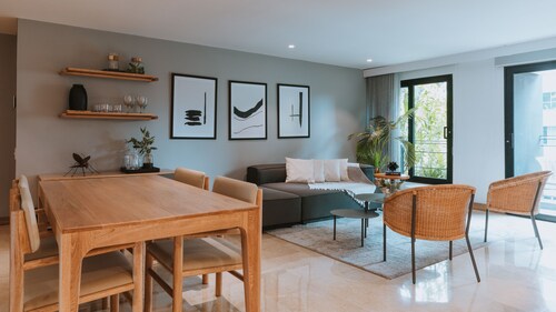 Stylish! 1,162ft Apt. 24/7 Front Desk - Alori 303