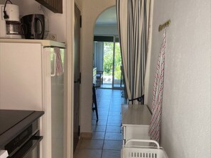 Kühlschrank, Ofen, Herdplatte, Geschirrspüler