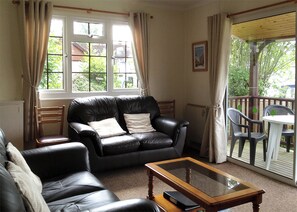 Living area - 2 bedroom accommodation in Wroxham, Norfolk Broads (Wroxham, Norfolk Broads)