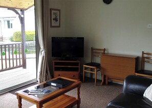 Living area - 2 bedroom accommodation in Wroxham, Norfolk Broads (Wroxham, Norfolk Broads)
