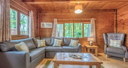Woodland Aubépine Lodge