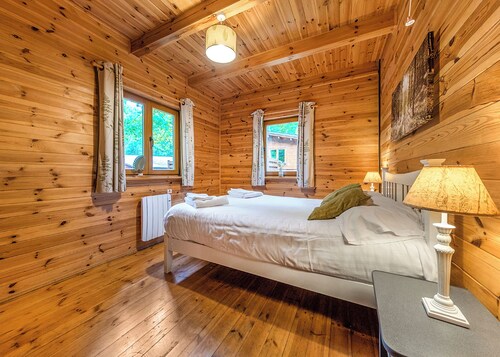 Woodland Hawthorn Lodge