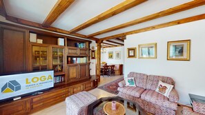 Interior - 4-room flat 140 m2 on 3rd floor, south-west facing position, living/dining room, (St. Moritz)