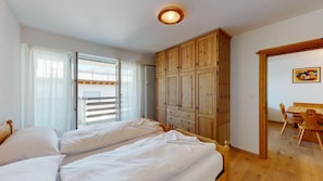 2 bedrooms, WiFi, bed sheets