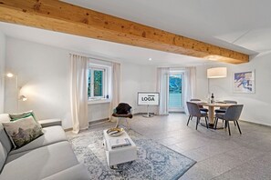 TV, books, video library, stereo - 2½ room apartment on the 1st floor. (St. Moritz)