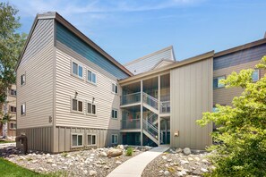 Exterior - Lovely home w/ pool, hot tub, mountain view, balcony, fast WiFi, & washer/dryer (Steamboat Springs)