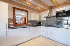 Fridge, microwave, dishwasher, coffee/tea maker