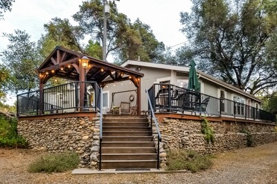 Dog-friendly home nearby lake with deck, central AC, & washer/dryer