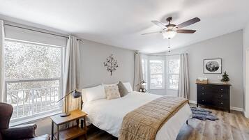 3 bedrooms, iron/ironing board, internet, bed sheets