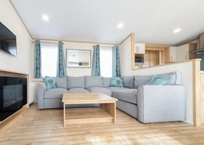 TV - Elite Plus Hemsworth 4 (Hunstanton)