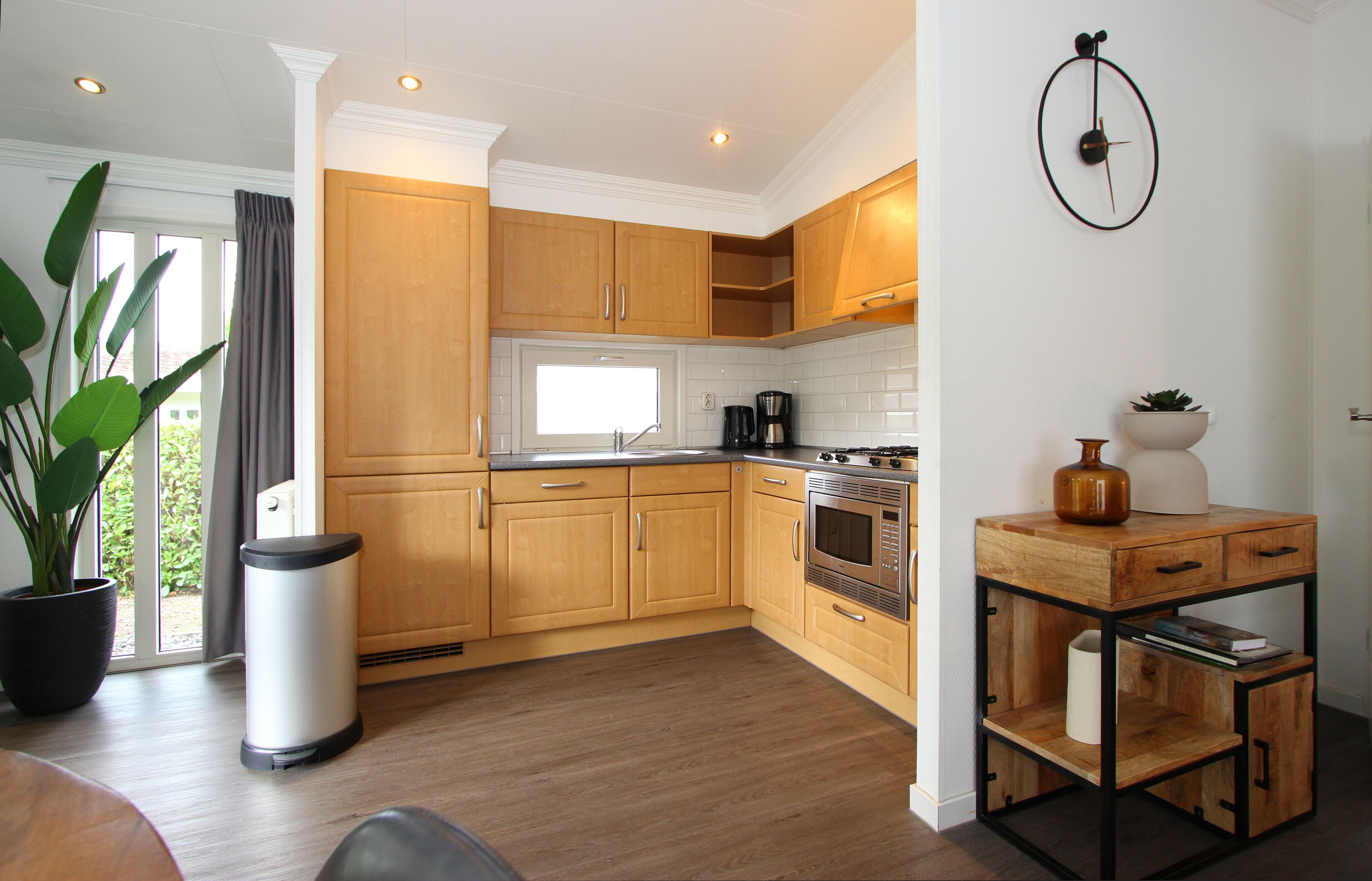 Geschirrspüler, Wasserkocher mit Kaffee-/Teezubehör