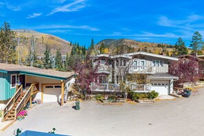 Exterior - Mountain-view condo with deck, fireplace & washer/dryer - walk to free shuttle (Vail)