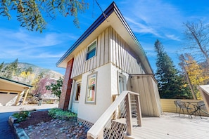 Exterior - Mountain-view condo with deck, fireplace & washer/dryer - walk to free shuttle (Vail)