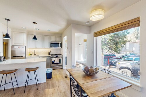 Mountain-view condo with deck, fireplace & washer/dryer - walk to free shuttle