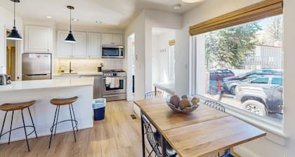 Mountain-view condo with deck, fireplace & washer/dryer - walk to free shuttle