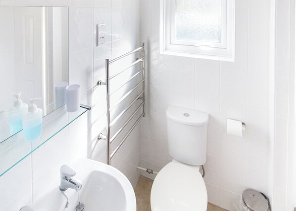 Bathroom - 2 bedroom accommodation in Seaview (Seaview)