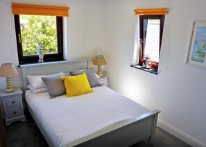 3 bedrooms, free WiFi - A detached house set in the beautiful quiet surroundings of the park. (Llanon)