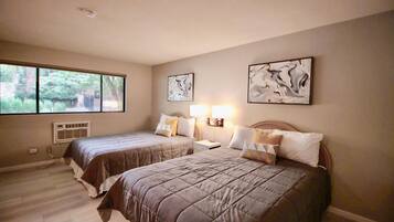 1 chambre, fer et planche à repasser, accès Internet, draps fournis