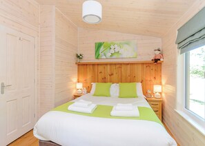 2 bedrooms, free WiFi - Luxurious and contemporary lodge with stunning countryside views. (Ashover)