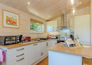 Fridge, oven, stovetop, dishwasher - Luxurious and contemporary lodge with stunning countryside views. (Ashover)