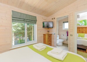 2 bedrooms, free WiFi - Luxurious and contemporary lodge with stunning countryside views. (Ashover)