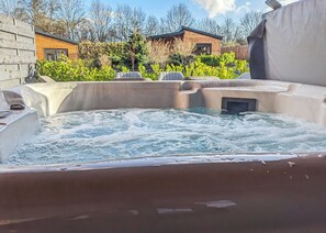 Outdoor spa tub - A beautiful bespoke lodge perfect for a family escape with pets. (Gledrid, Chirk)
